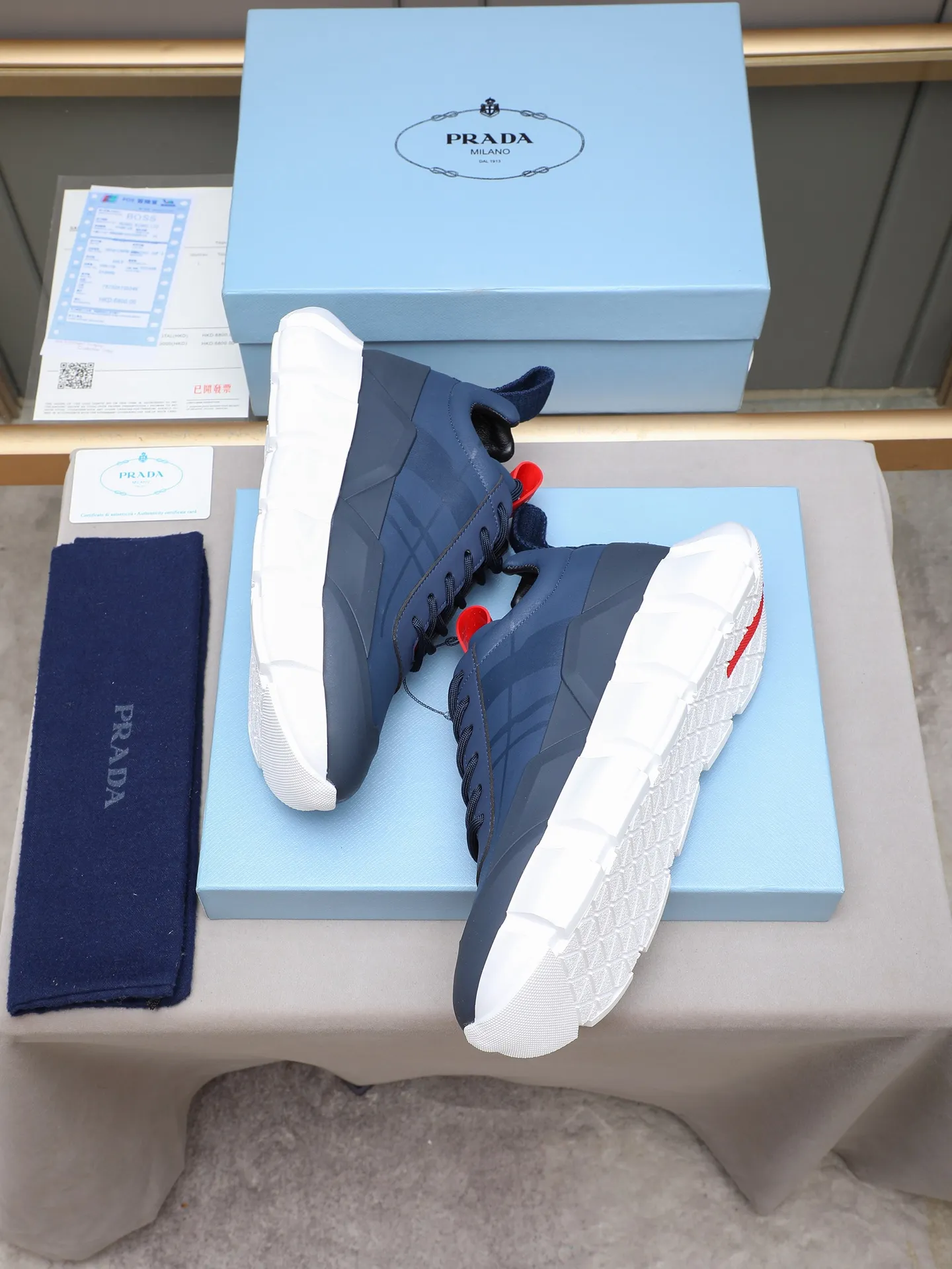Men's shoes 💰500 PRADA/Prada men's lace-up casual sports shoes, the upper is made of imported first-layer calfskin, soft, comfortable and breathable ➕ washed sheepskin! The tongue is decorated with the PRADA brand letter logo. The rubber thick sole echoes the red label tongue. The style is fashionable and elegant. The details are carefully crafted. A casual sports shoe with a super western style and excellent breathability!  Size: 38-44 (45 46 customized)
